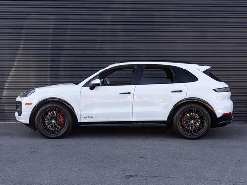 2025 Porsche Cayenne GTS