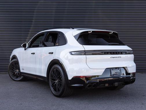 2025 Porsche Cayenne GTS