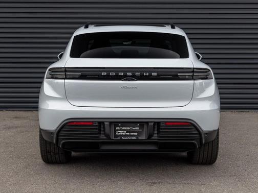 2025 Porsche Macan 