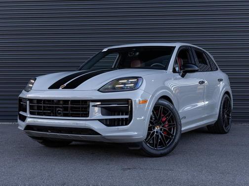 2025 Porsche Cayenne GTS