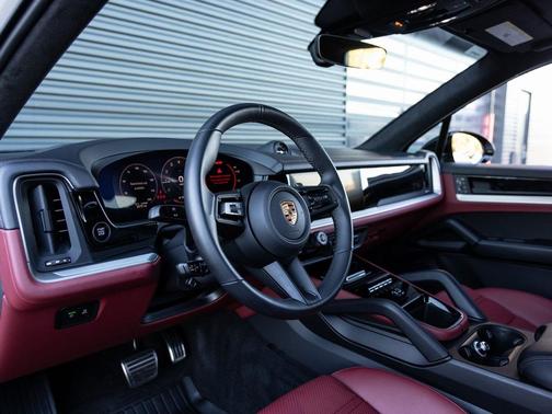 2025 Porsche Cayenne GTS