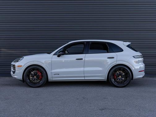 2025 Porsche Cayenne GTS