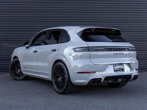 2025 Porsche Cayenne GTS