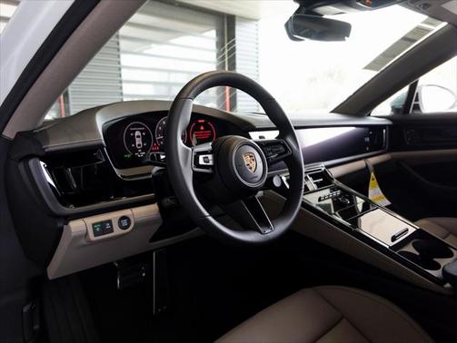 2025 Porsche Panamera 4