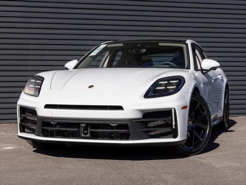 2025 Porsche Panamera 4