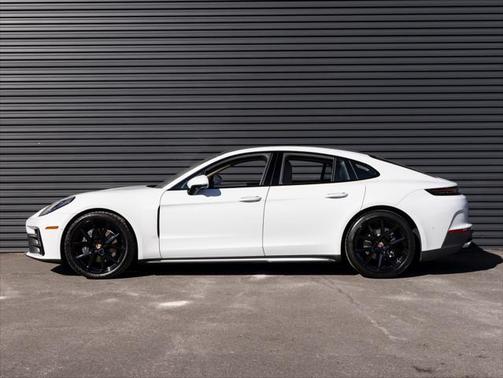 2025 Porsche Panamera 4