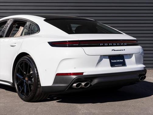 2025 Porsche Panamera 4