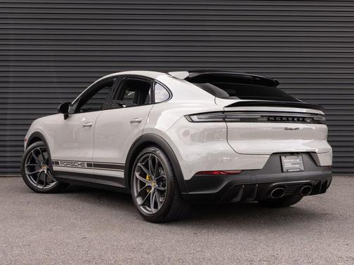 Chalk 2024 Porsche Cayenne Turbo GT