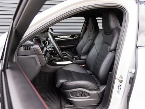 Chalk 2024 Porsche Cayenne Turbo GT