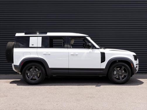 2021 Land Rover Defender 110 SE