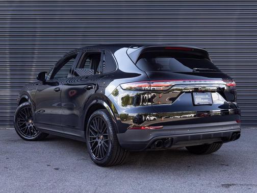2023 Porsche Cayenne Platinum Edition