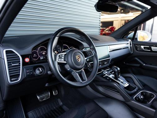 2023 Porsche Cayenne Platinum Edition