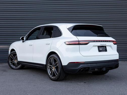 2023 Porsche Cayenne Platinum Edition
