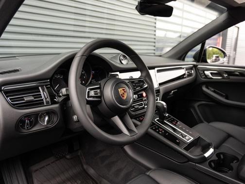 Volcano Grey Metallic 2026 Porsche Macan Macan