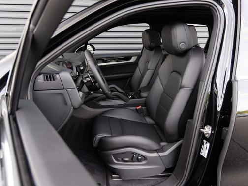 Chromite Black Metallic 2026 Porsche Cayenne Cayenne