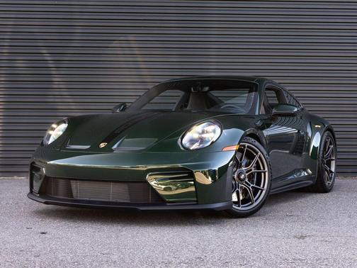Oak Green Metallic Neo 2026 Porsche 911 GT3