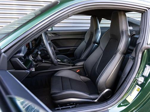 Oak Green Metallic Neo 2026 Porsche 911 GT3