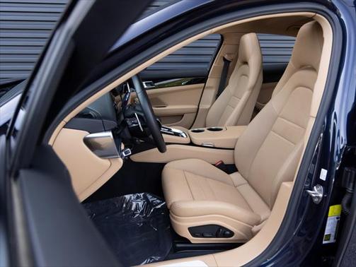 2023 Porsche Panamera Base