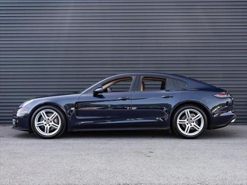 2023 Porsche Panamera Base