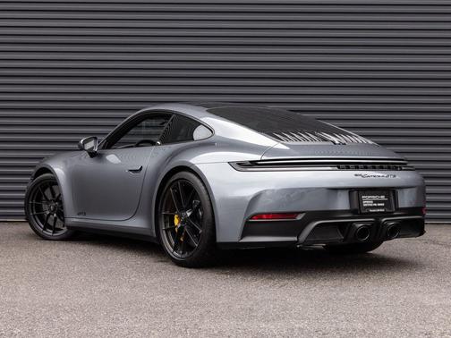 2025 Porsche 911 Carrera 4 GTS