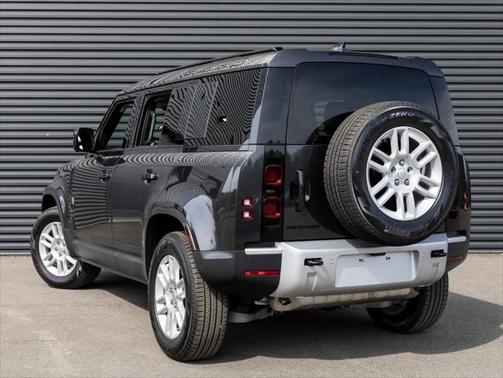 2025 Land Rover Defender 110 P300