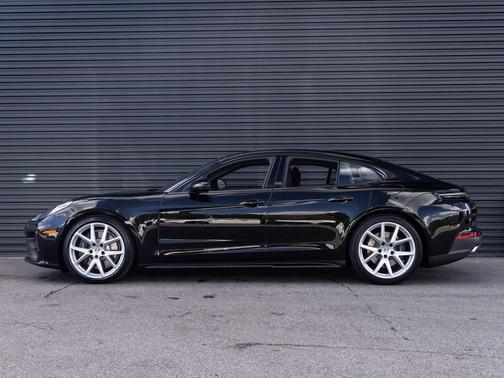2025 Porsche Panamera 4