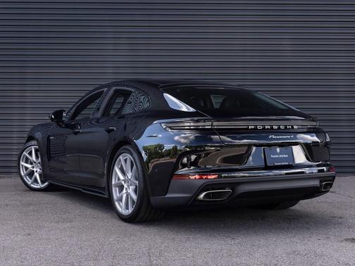 2025 Porsche Panamera 4