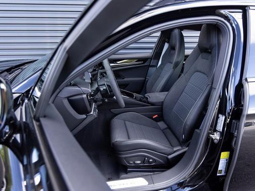 2025 Porsche Panamera 4