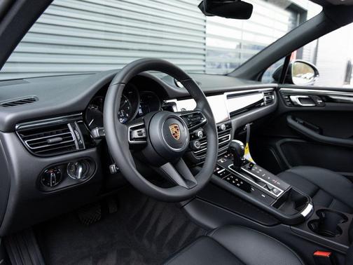Volcano Grey Metallic 2026 Porsche Macan Macan