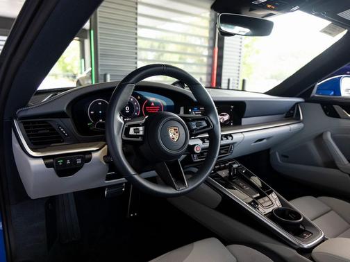 2025 Porsche 911 Carrera