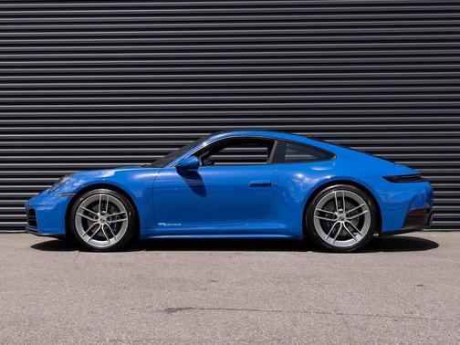 2025 Porsche 911 Carrera