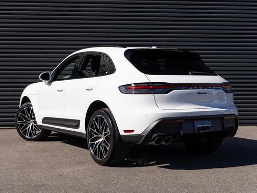 2026 Porsche Macan Base