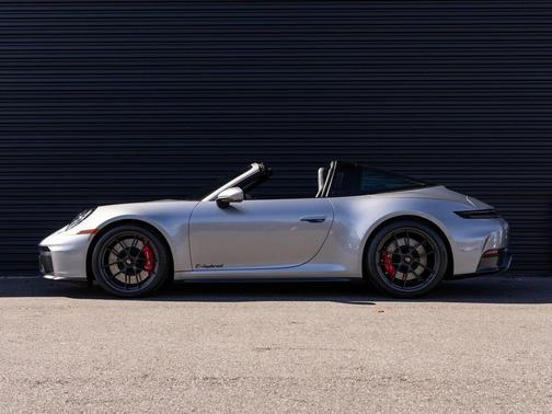 2025 Porsche 911 Targa 4 GTS