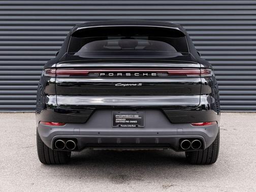 Black Metallic 2025 Porsche Cayenne S
