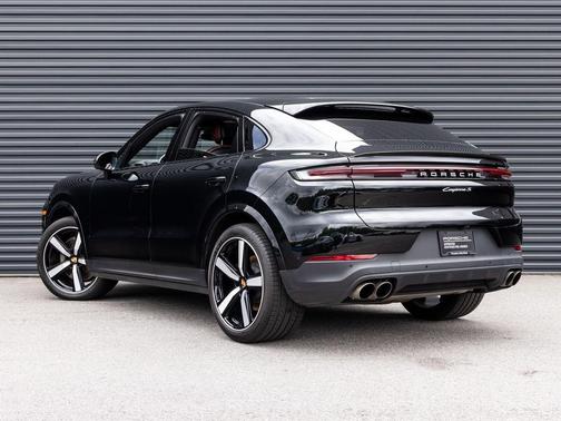 Black Metallic 2025 Porsche Cayenne S