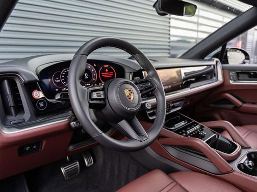 Black Metallic 2025 Porsche Cayenne S