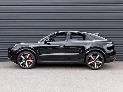 Black Metallic 2025 Porsche Cayenne S