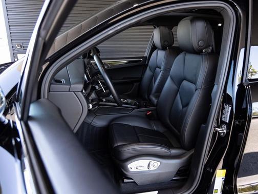 2022 Porsche Macan S