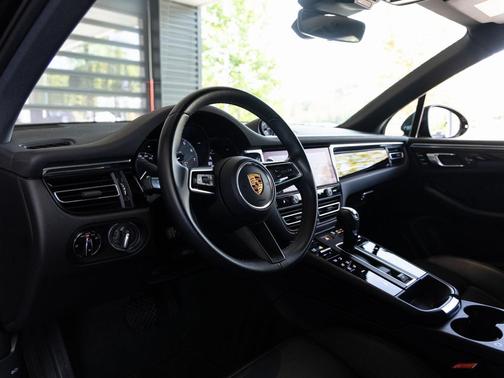 2022 Porsche Macan S