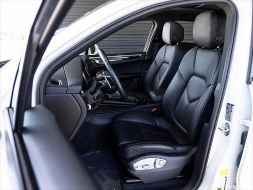2023 Porsche Macan Base