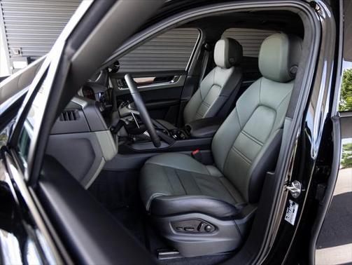 2025 Porsche Cayenne E-Hybrid S
