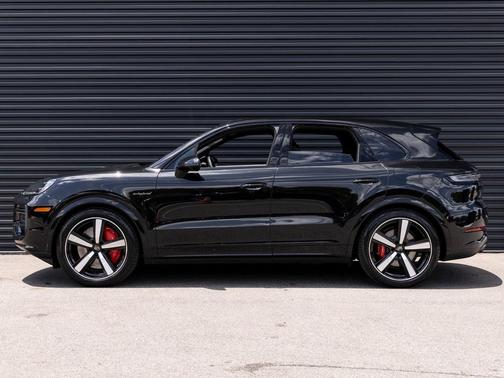 2025 Porsche Cayenne Turbo
