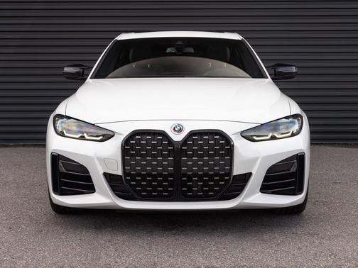 Mineral White Metallic 2023 BMW M440 i
