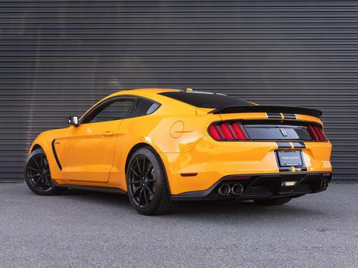 Orange Fury Metallic Tri-Coat 2018 Ford Shelby GT350 Base
