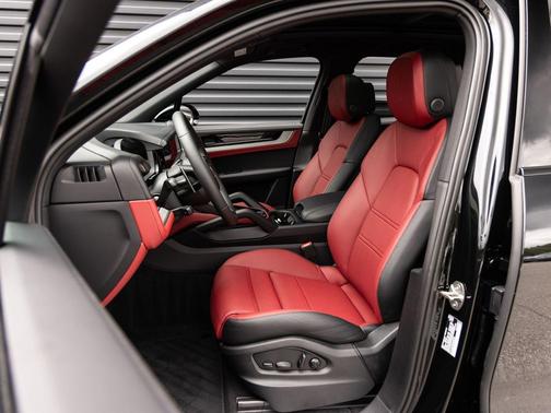 Chromite Black Metallic 2026 Porsche Cayenne Cayenne