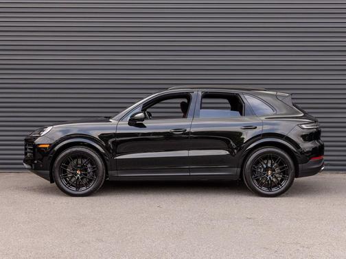 Chromite Black Metallic 2026 Porsche Cayenne Cayenne