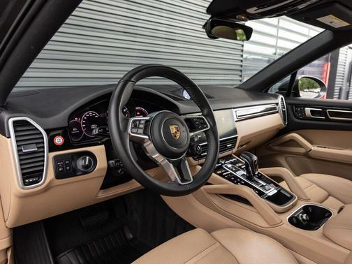 Quartzite Grey Metallic 2022 Porsche Cayenne Cayenne