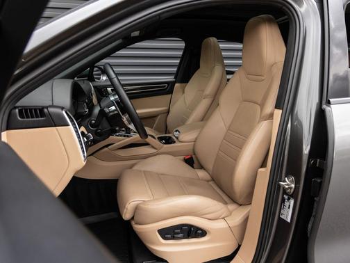 Quartzite Grey Metallic 2022 Porsche Cayenne Cayenne