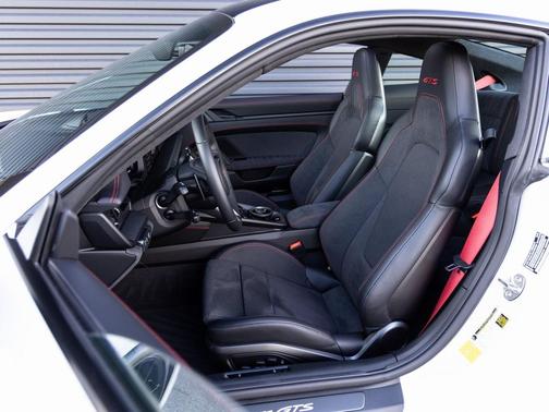 2025 Porsche 911 Carrera GTS