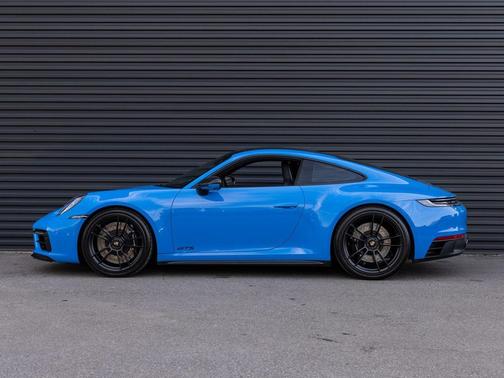2022 Porsche 911 Carrera 4 GTS